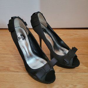 B2 Open Toe Black Heels with Bows
